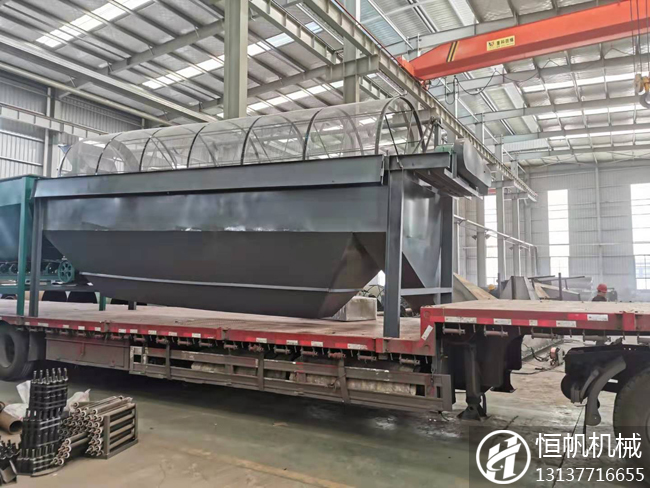 貴州貞豐縣牛糞有機肥粉狀生產(chǎn)線裝車發(fā)貨(圖2) 貴州滾筒篩分機